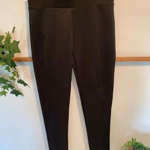 DOTS black pants. Sz L